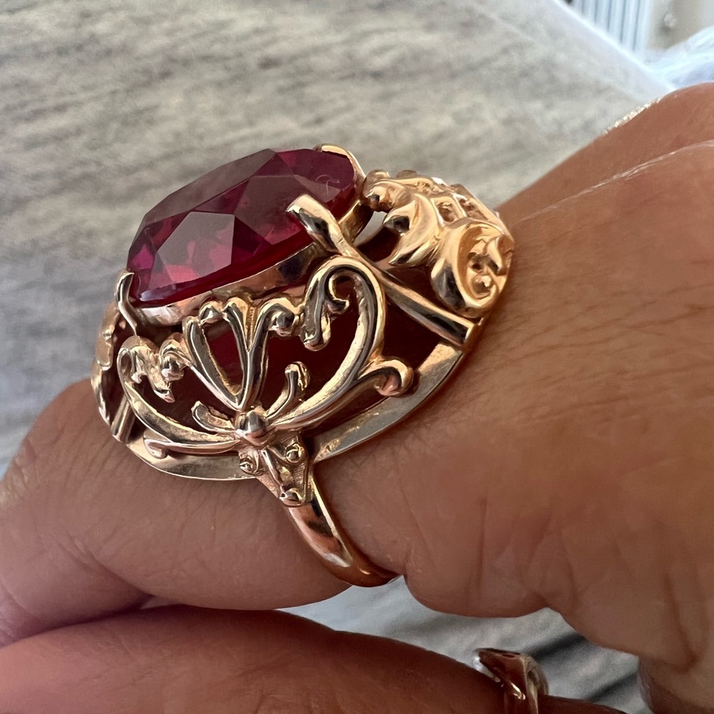 One of a kind Rose Gold (14k) with Ruby (lab made) large Stone (10 karat…